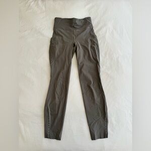 Fast and Free High-Rise Tight 25"
Pockets *Updated